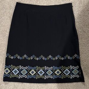 Ann Taylor Embroidered Black Skirt. 6P